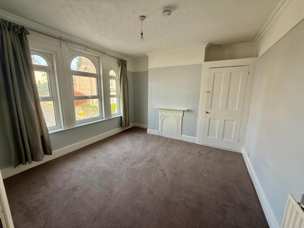 Lot: 121 - LARGE END-TERRACE PROPERTY WITH POTENTIAL - Bedroom three